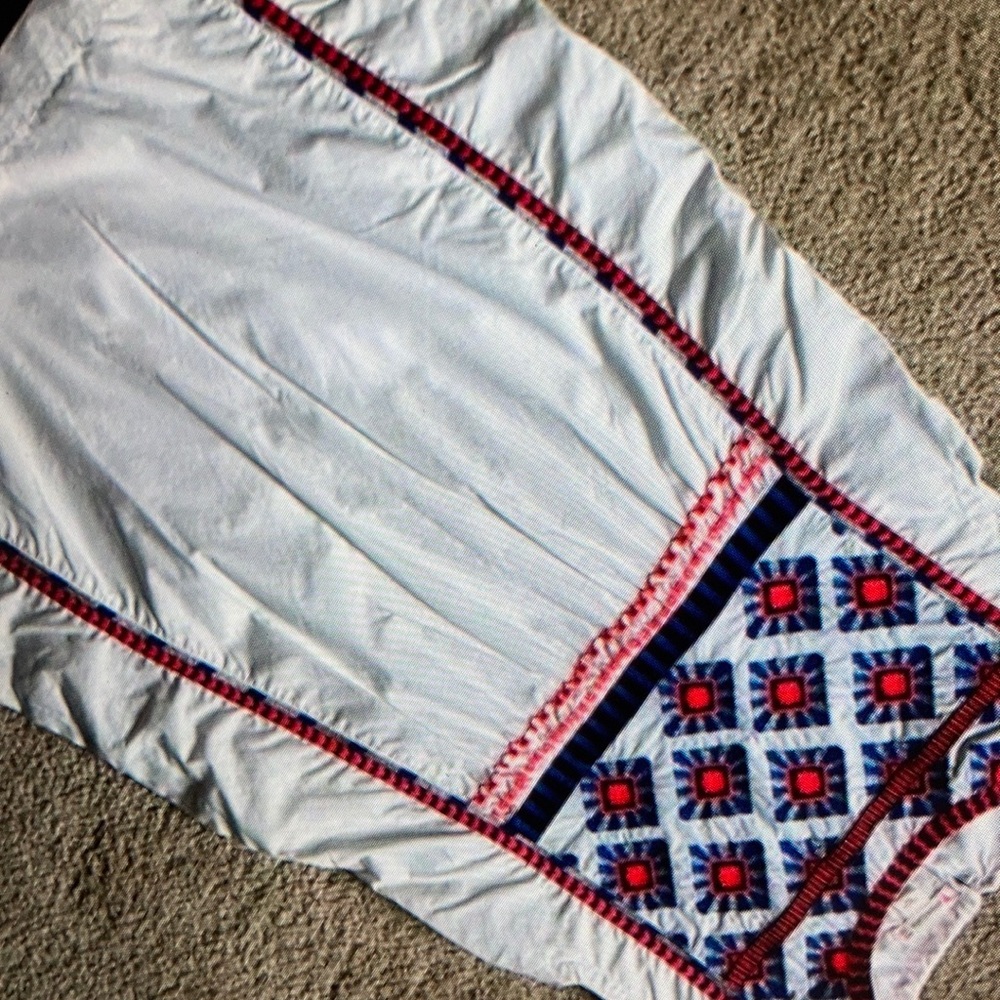 Charming vibrant pattern sleeveless blouse